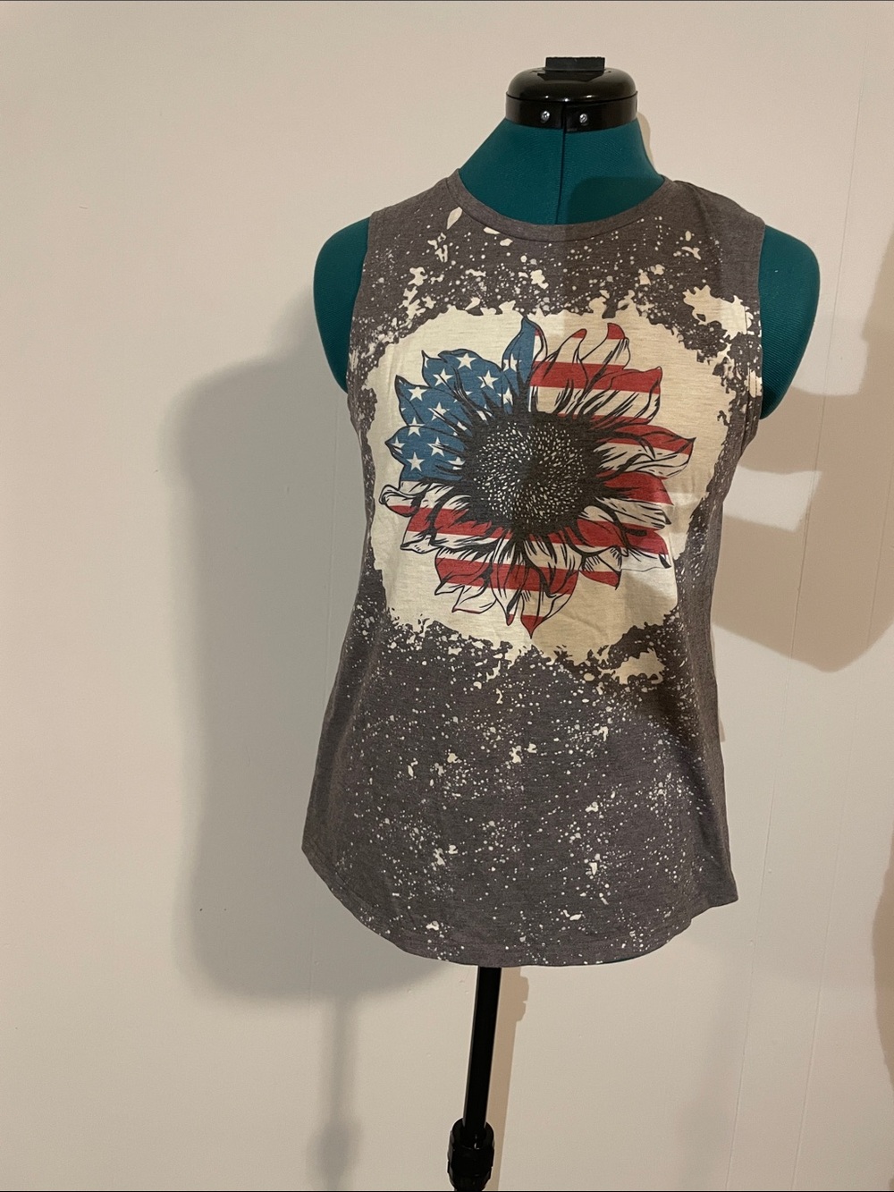 SHEIN Gray Tank Top with American Flag Sunflower Graphic
